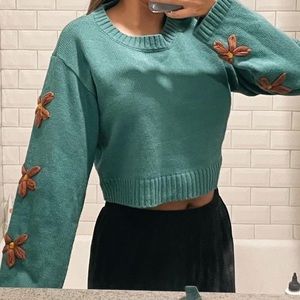 Teal embroidered flower sleeve cropped sweater M Medium
